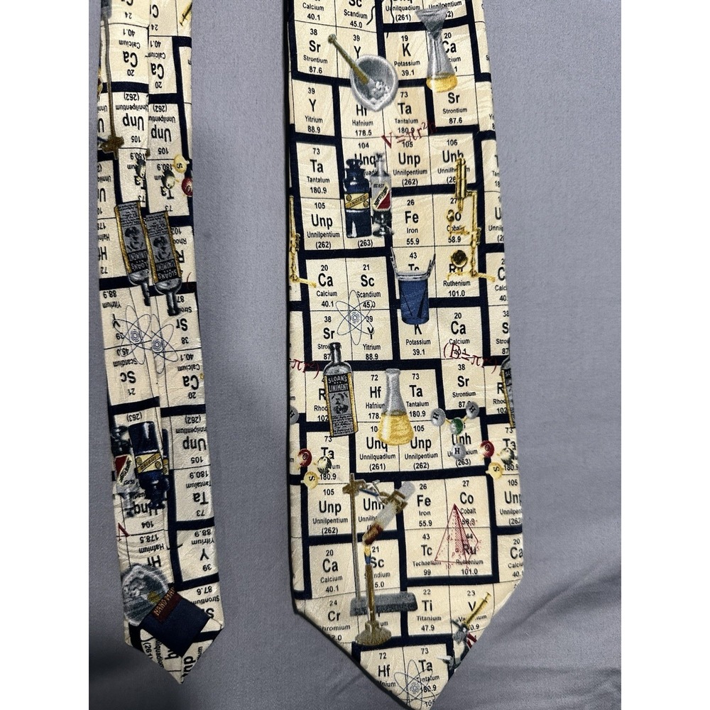 CHEMISTRY PERIODIC TABLE ELEMENTS SCIENCE LAB Museum Artifacts Silk Necktie